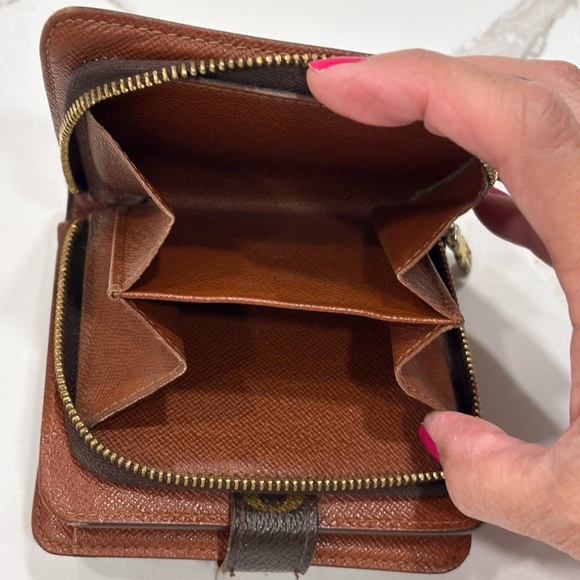 Louis Vuitton Monogram Bifold Zipper Wallet - Picture 9 of 12